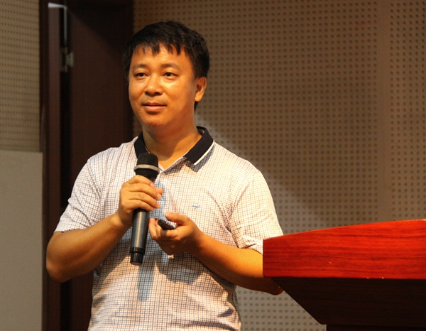 袁副校长介绍学校