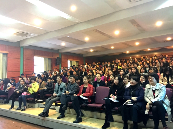 家长会活动现场